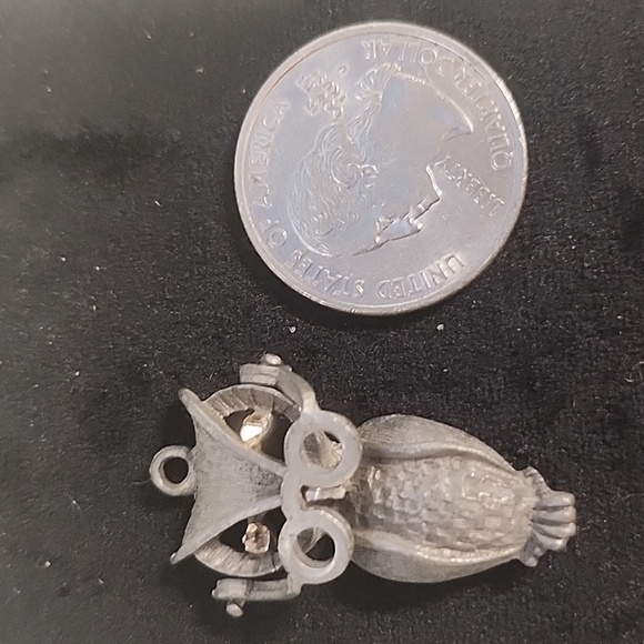 Vintage Cathedral Pewter Owl Pendant - Picture 4 of 4